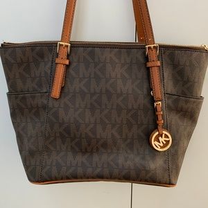 Michael Kors Jet Set Signature Shoulder Bag